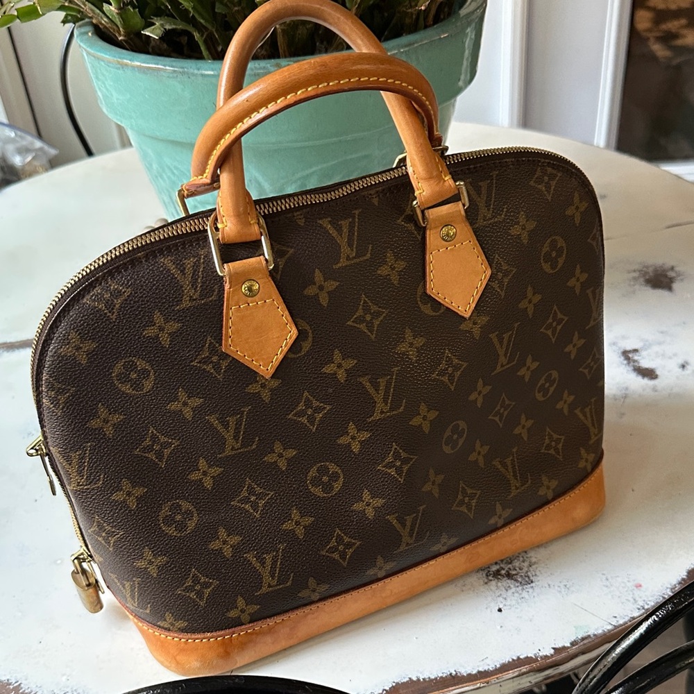 Authentic Louis Vuitton Alma MM